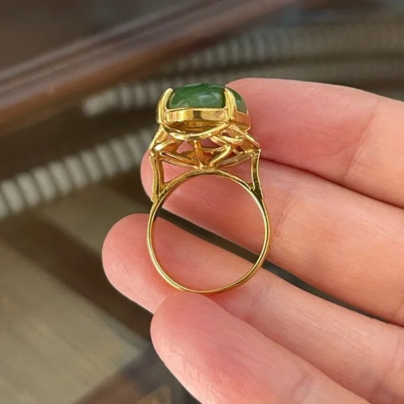 Nephrite jade color cabochon gold tone cocktail ring - Picture 6 of 11